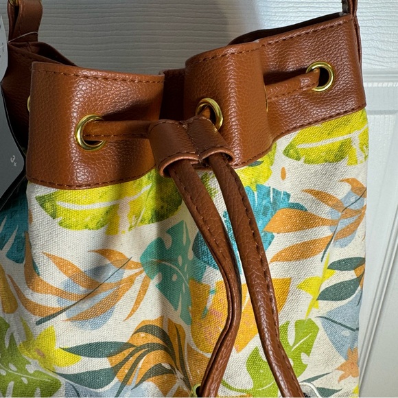 NWT. Disney Store Moana pool beach Bag. Carry all your poolside or beach items - Picture 7 of 13